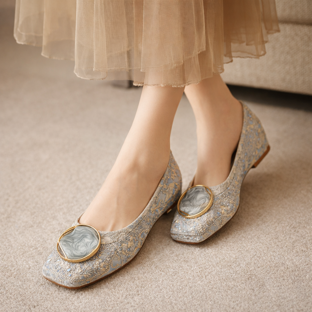 Frida | Ballerina shoes with lace detailing and a marble medallion
