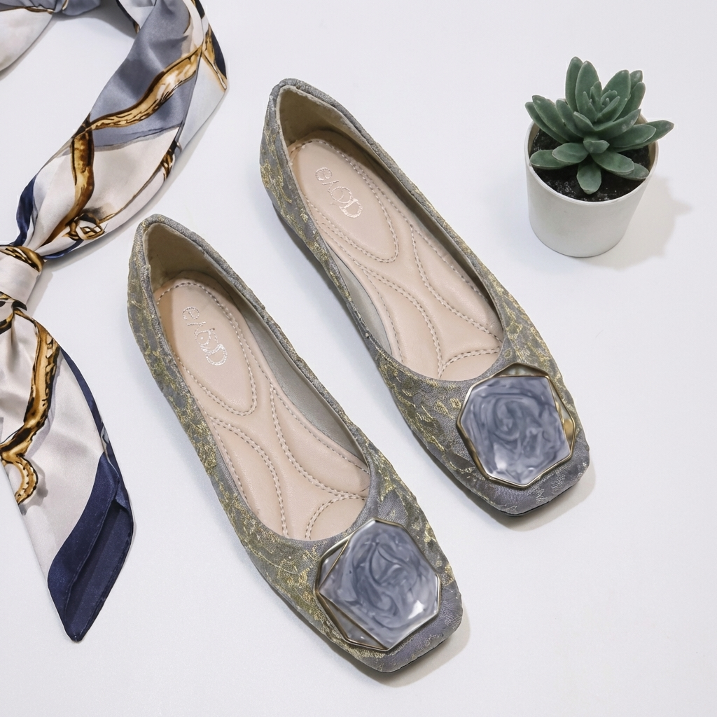 Mirte | Mesh ballerina shoes with geometric detailing in black