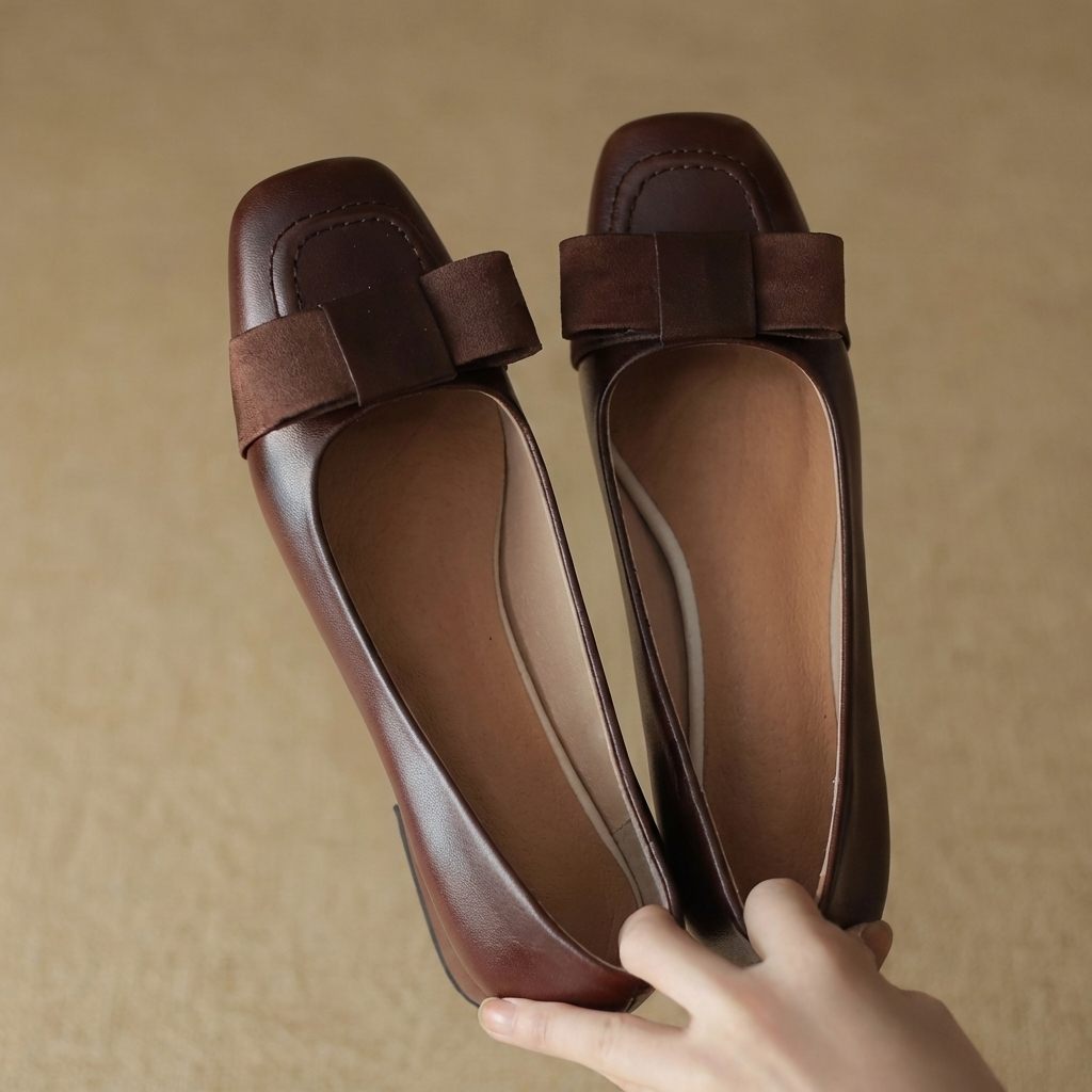 Anna | Soft leather ballerina flats with a bow detail in a rich colour
