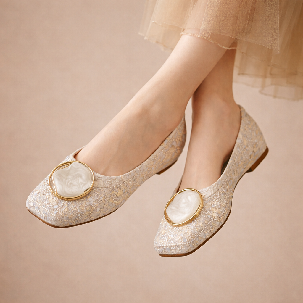 Frida | Ballerina shoes with lace detailing and a marble medallion