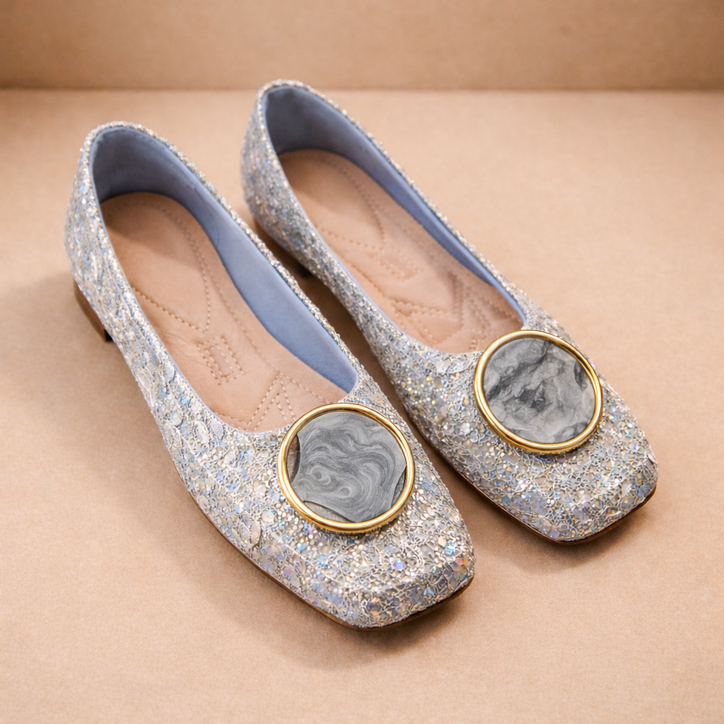 Frida | Ballerina shoes with lace detailing and a marble medallion