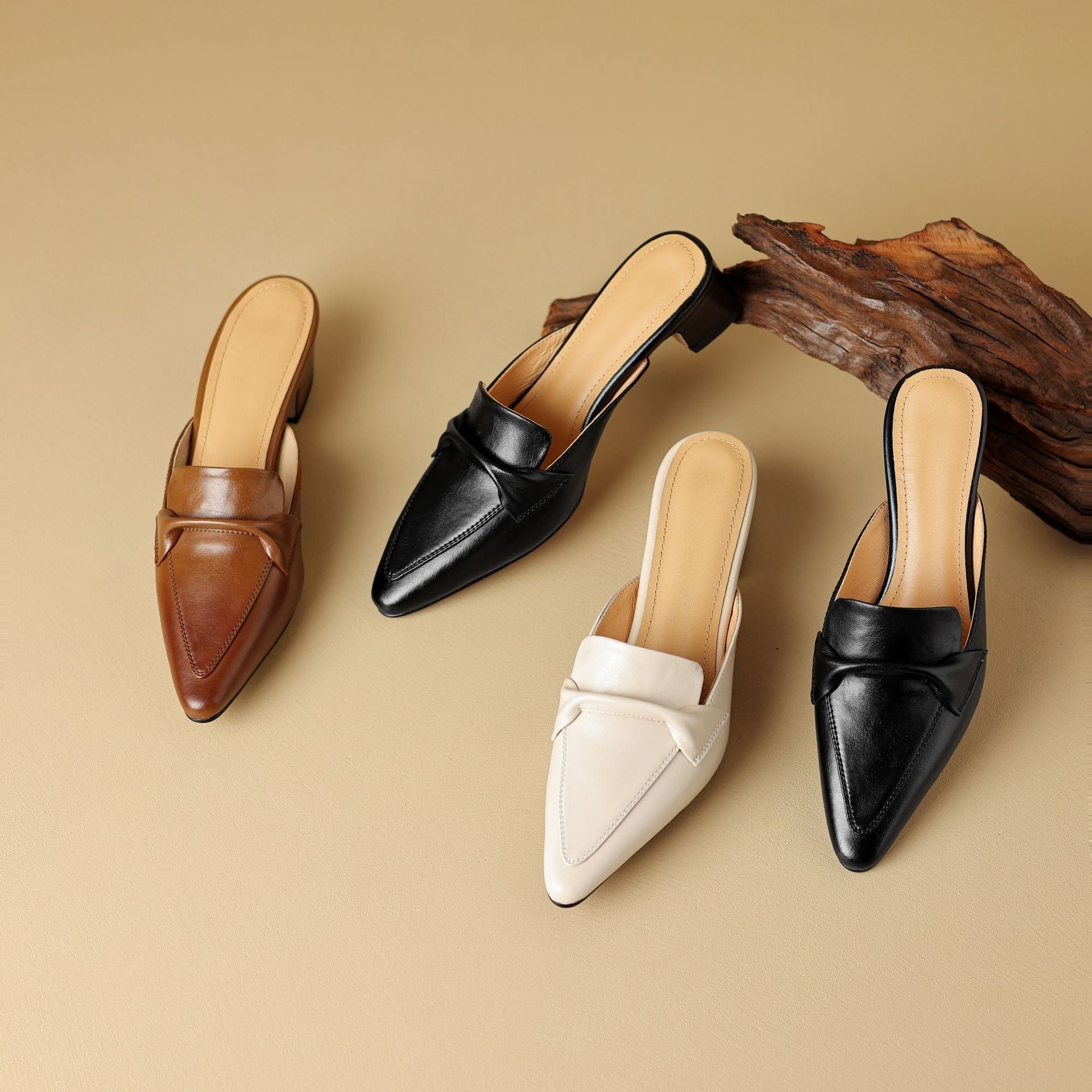Johanna | Pointed-toe leather mules with a classic design