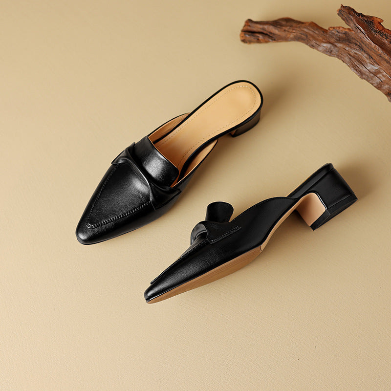 Johanna | Pointed-toe leather mules with a classic design