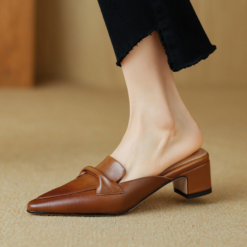Johanna | Pointed-toe leather mules with a classic design